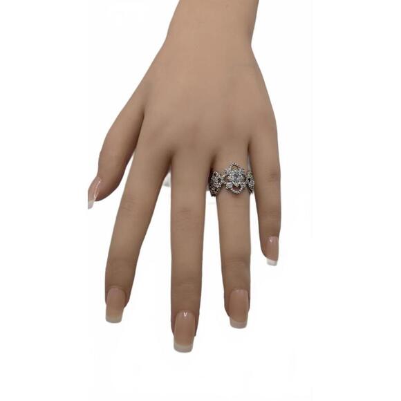 Elegant Vintage Silver Filigree Ring with Sparkling Details Size 7 - Picture 6 of 9